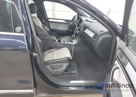 2017 Volkswagen Touareg V6 Wolfsburg Edition z USA, uszkodzony, nr VIN WVGRF7BP2HD005662